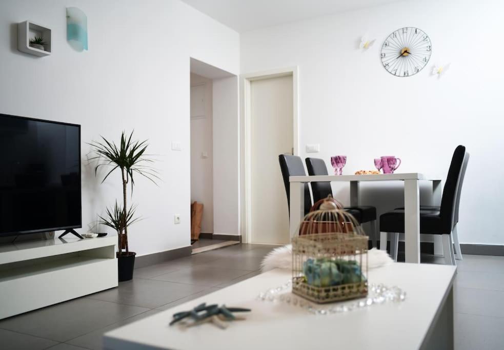 Wave N' Sea Apartment With A Private Pool Ντουμπρόβνικ Εξωτερικό φωτογραφία