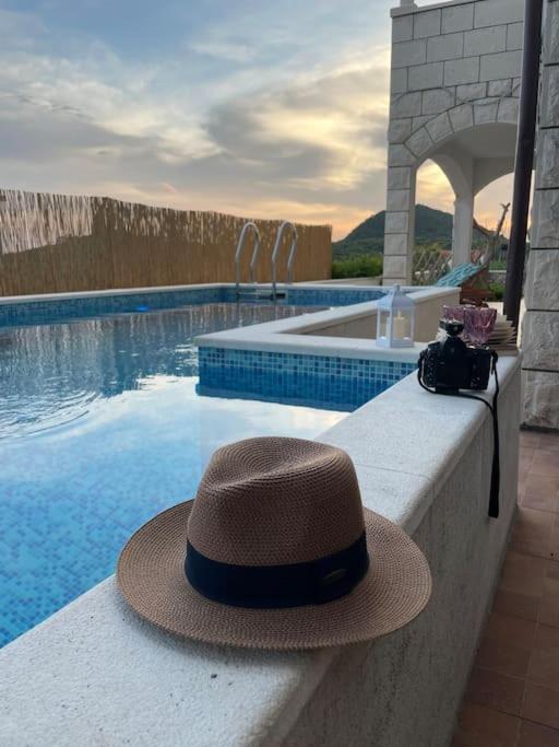 Wave N' Sea Apartment With A Private Pool Ντουμπρόβνικ Εξωτερικό φωτογραφία