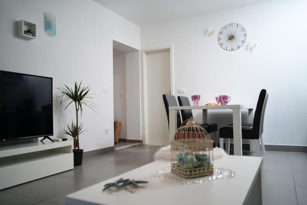 Wave N' Sea Apartment With A Private Pool Ντουμπρόβνικ Εξωτερικό φωτογραφία