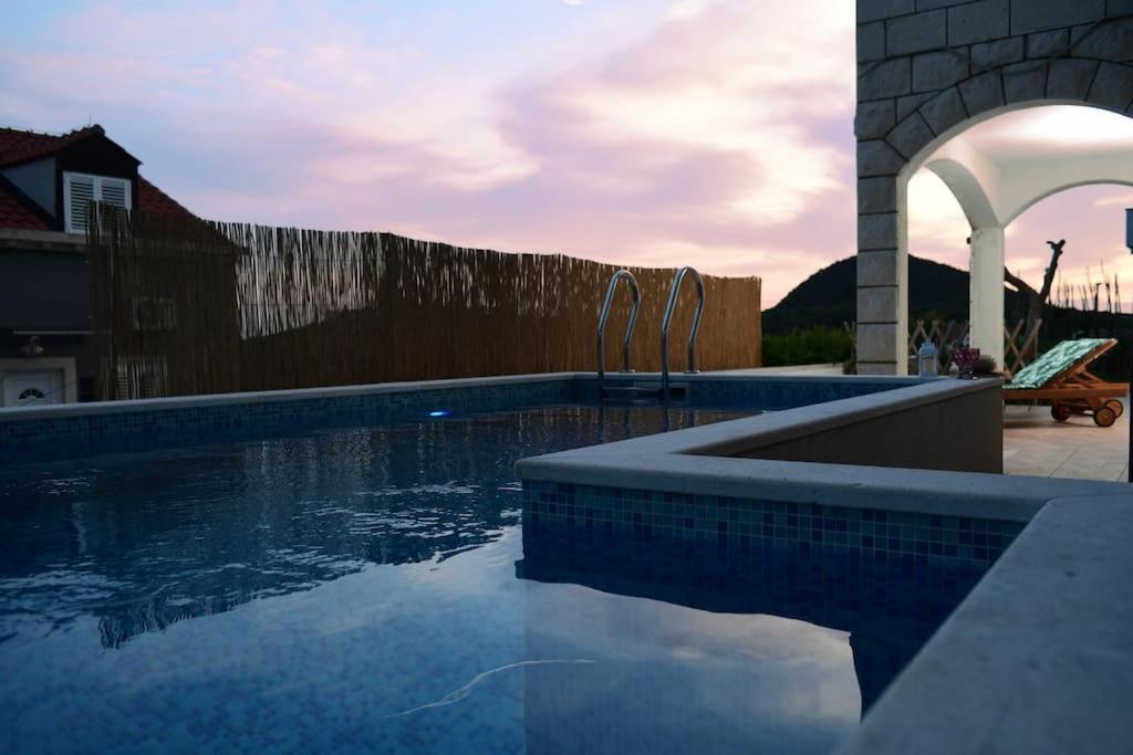 Wave N' Sea Apartment With A Private Pool Ντουμπρόβνικ Εξωτερικό φωτογραφία