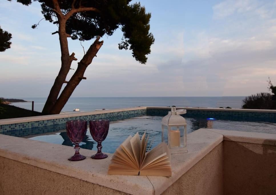Wave N' Sea Apartment With A Private Pool Ντουμπρόβνικ Εξωτερικό φωτογραφία