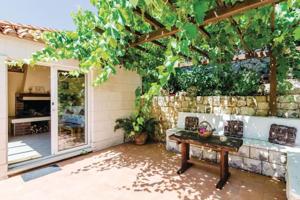 Wave N' Sea Apartment With A Private Pool Ντουμπρόβνικ Εξωτερικό φωτογραφία